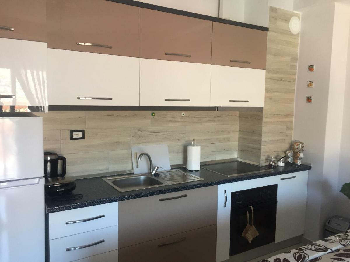 Guest'S Apartament Pogradec Exteriör bild