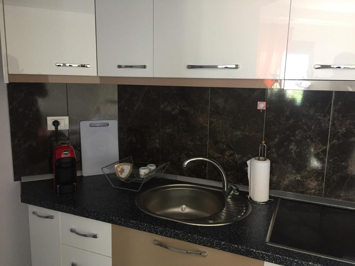 Guest'S Apartament Pogradec Exteriör bild